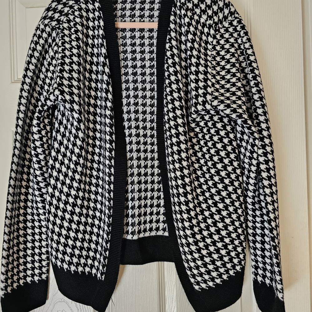 Boohoo Black and White Houndstooth Knit Sweater